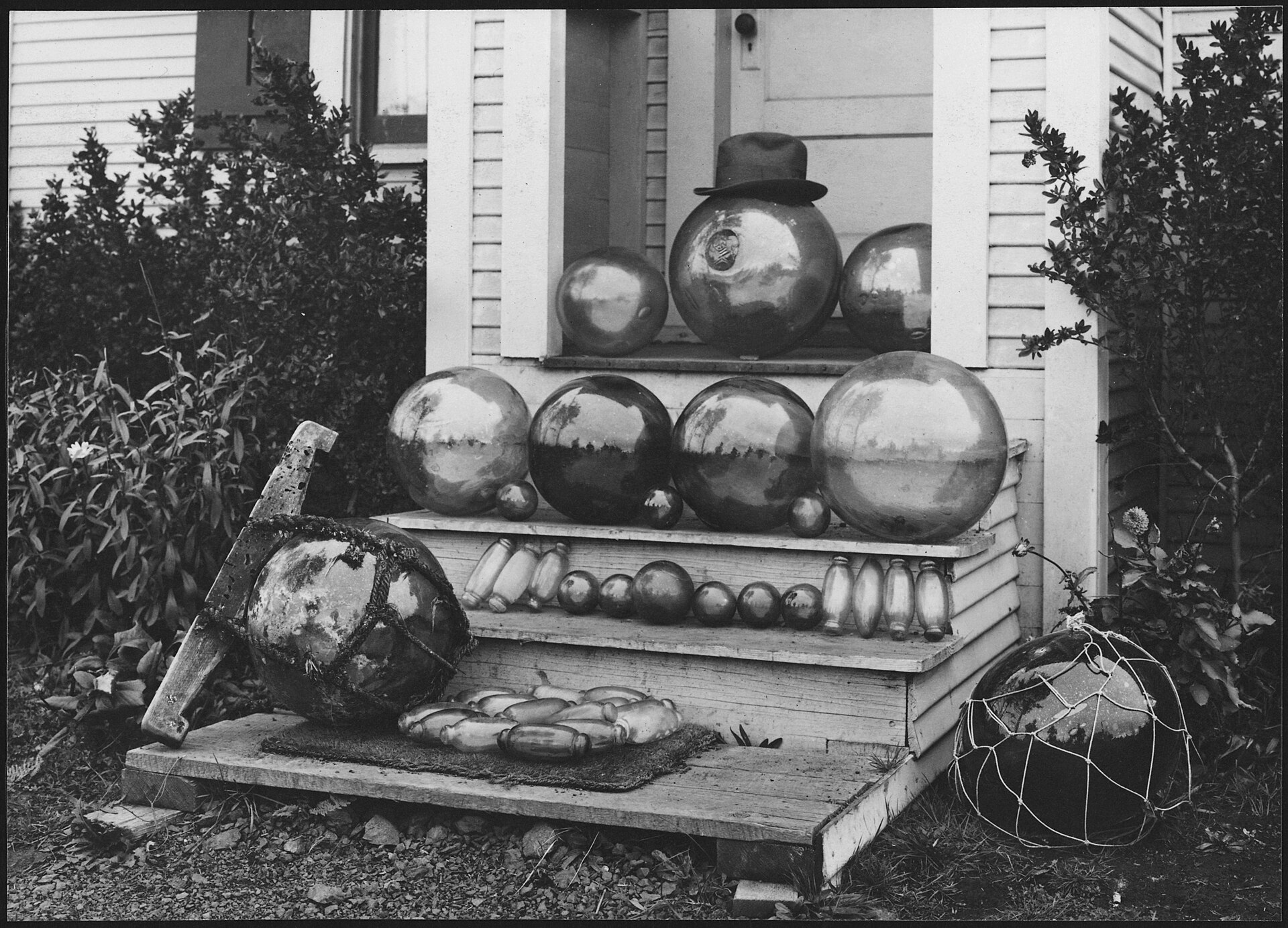 Japanese glass fishing floats of the early twentieth century